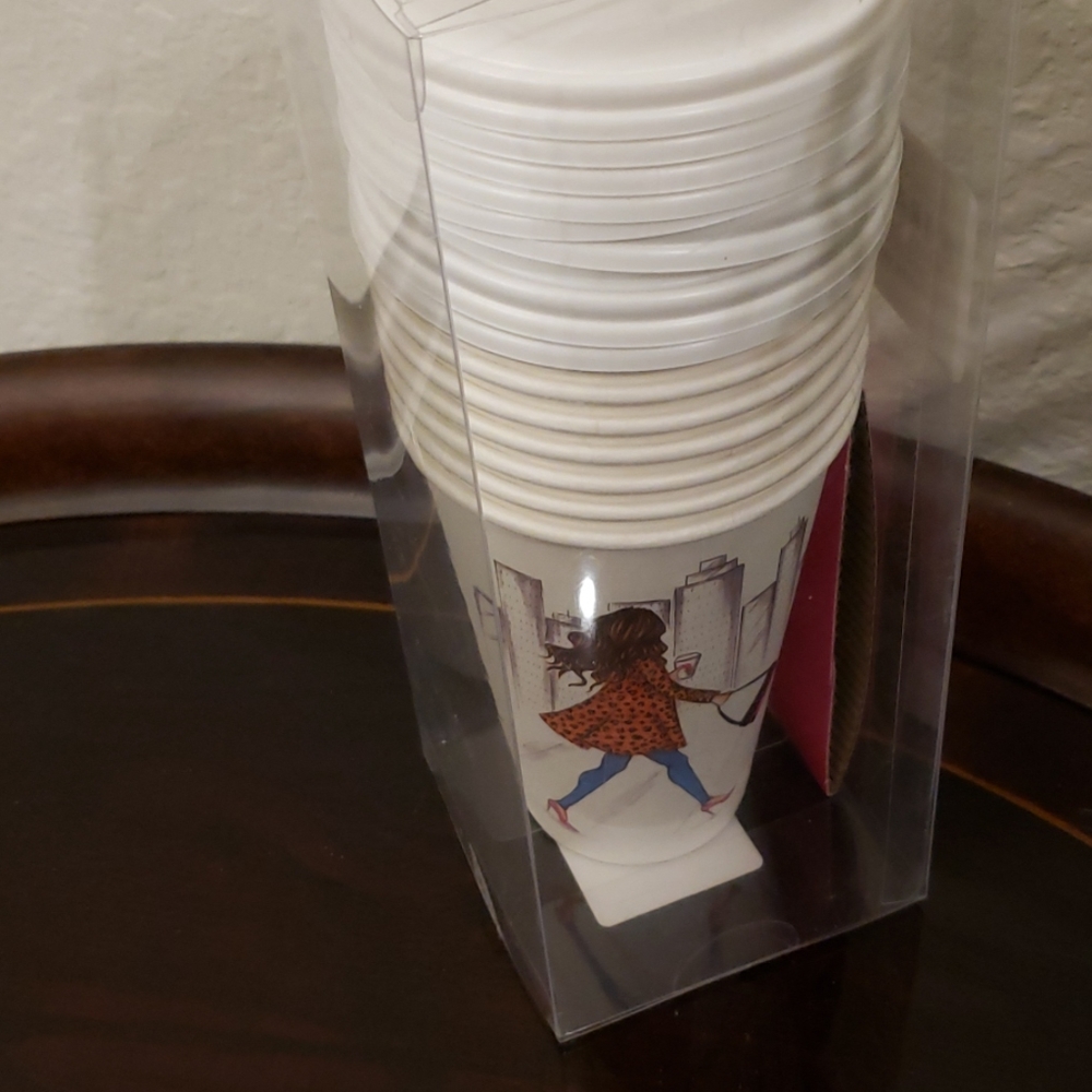 Graphique fashion girl travel cups with lids - Picture 4 of 6
